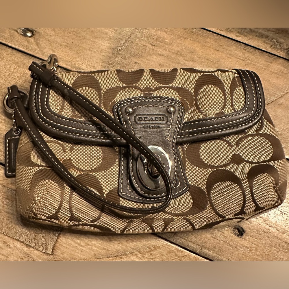 Vintage coach classic wristlet/ pouch wallet